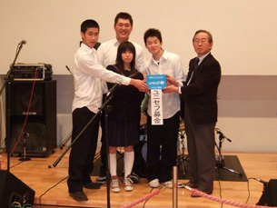 左から佐藤さん、鈴木さん、山本さん、菊地さん、菅田事務局長