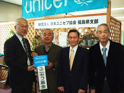 （左から）佐藤常務理事、赤間会長、佐藤副会長、小野副会長