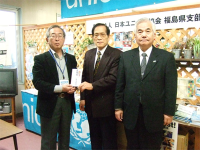 写真（左から）菅田担当、菅野会長、愛澤事務局長